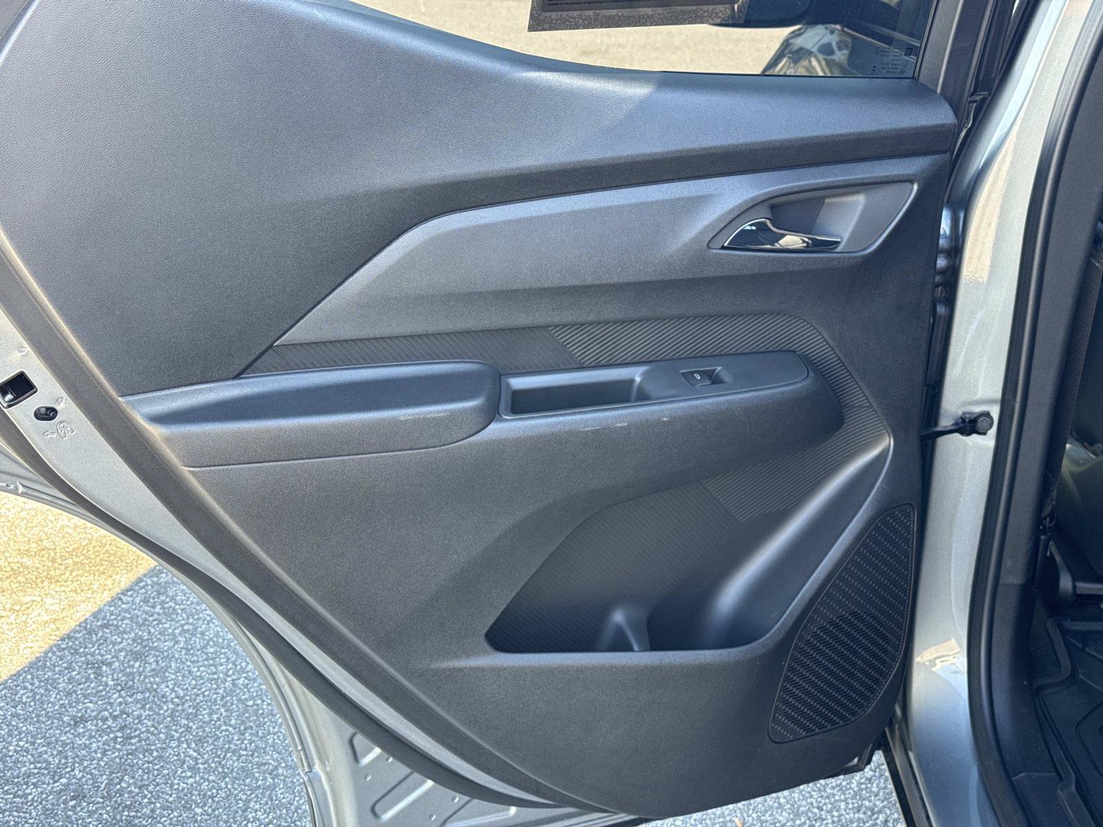 Used 2027 Chevrolet Bolt RS w/ Technology Package FWD image 16