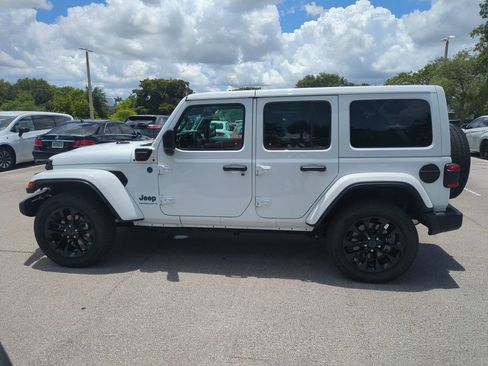 Used 2025 Jeep Wrangler Unlimited Sahara w/ Safety Group AWD/4WD image 9