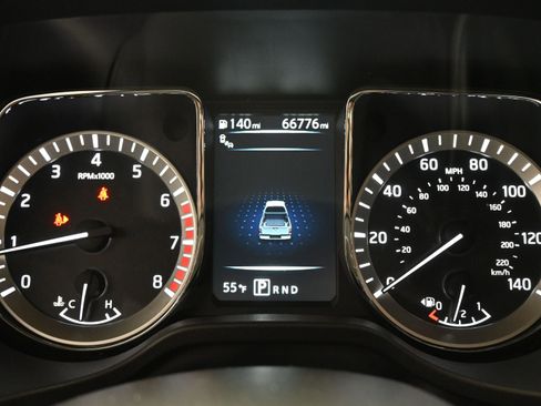 Used 2017 Nissan Titan SV image 21