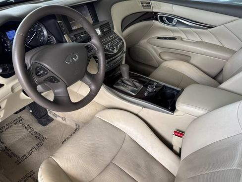 Used 2017 INFINITI Q70 3.7 w/ Technology Package AWD/4WD image 9