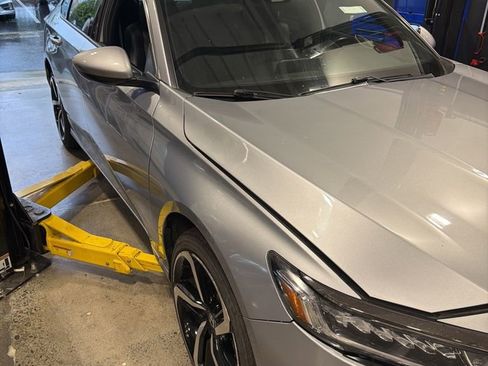 Used 2018 Honda Accord Sport image 3
