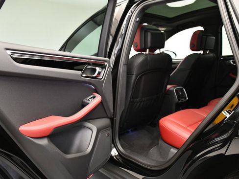 Used 2025 Porsche Macan Turbo image 43