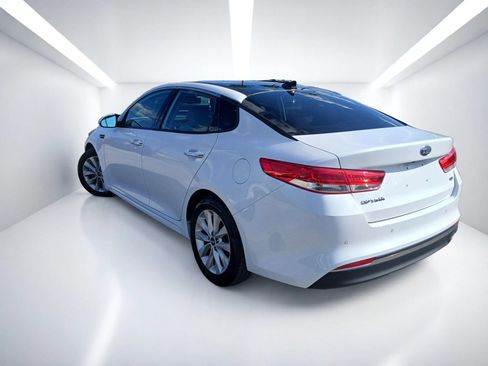 Used 2018 Kia Optima EX w/ Technology Package FWD image 4