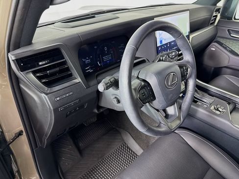 Used 2024 Lexus GX 550 AWD/4WD image 9
