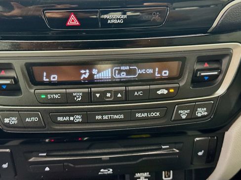 Used 2022 Honda Pilot Touring image 18