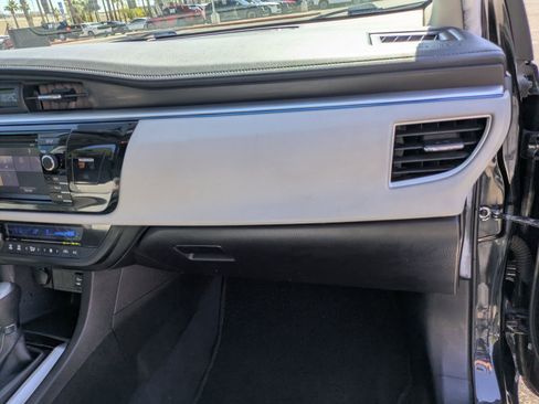 Used 2015 Toyota Corolla LE w/ Body Protection Package #1 FWD image 27