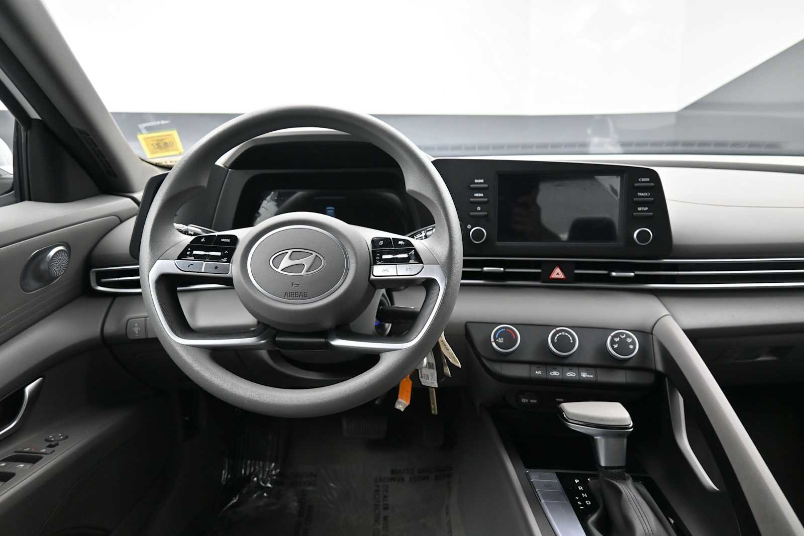 Used 2025 Hyundai Elantra SE FWD image 19