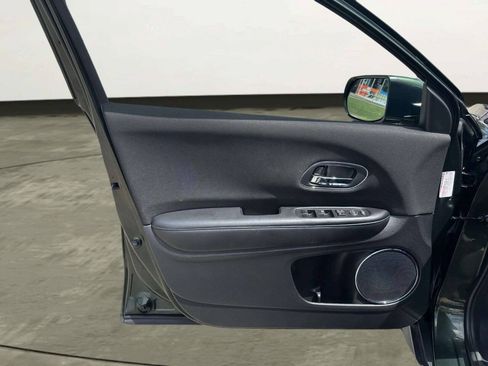 Used 2018 Honda HR-V EX image 10