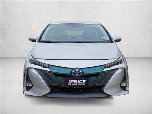 Used 2018 Toyota Prius Prime Advanced image 2