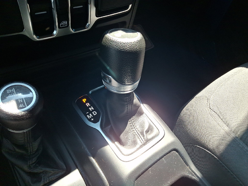Used 2022 Jeep Wrangler Unlimited Sport AWD/4WD image 16