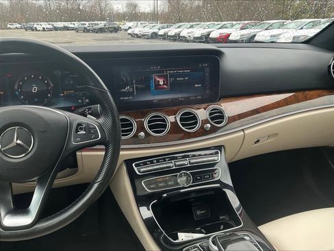 Used 2017 Mercedes-Benz E 300 4MATIC image 18