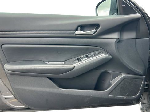 Used 2025 Nissan Altima 2.5 SV FWD image 9