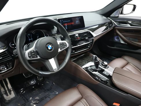 Used 2018 BMW M550i xDrive image 2