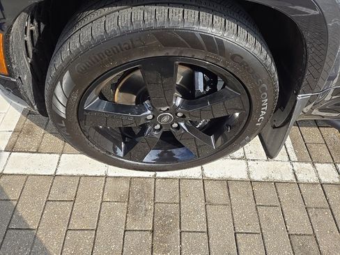 Certified 2025 Land Rover Defender 130 V8 image 10