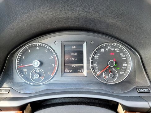 Used 2012 Volkswagen Eos Lux image 36