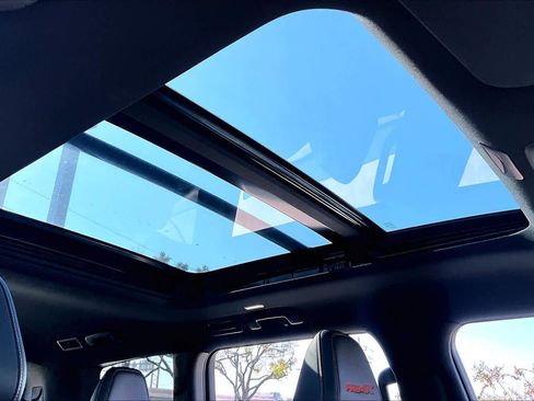 Used 2025 Nissan Armada PRO-4X w/ Pro-4X Premium Package image 14