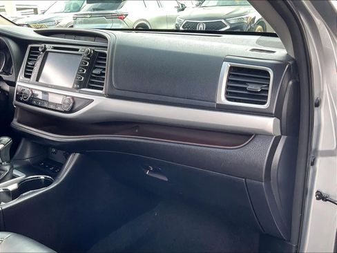 Used 2015 Toyota Highlander XLE image 18