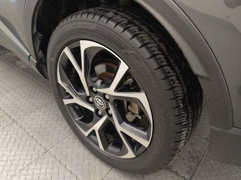 Used 2018 Toyota C-HR XLE image 31