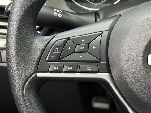 Used 2025 Nissan Altima 2.5 SV image 13