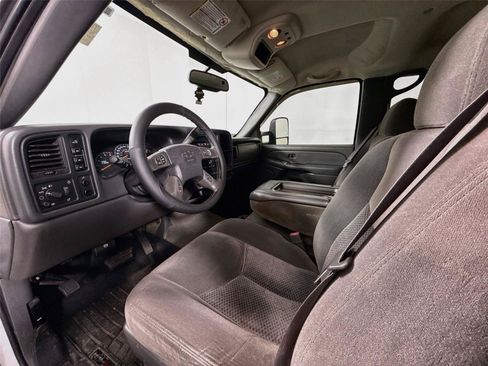Used 2007 Chevrolet Silverado 2500 LT w/ Heavy-Duty Power Package AWD/4WD image 9