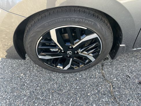 New 2025 Nissan Versa SR w/ Trunk Package image 11