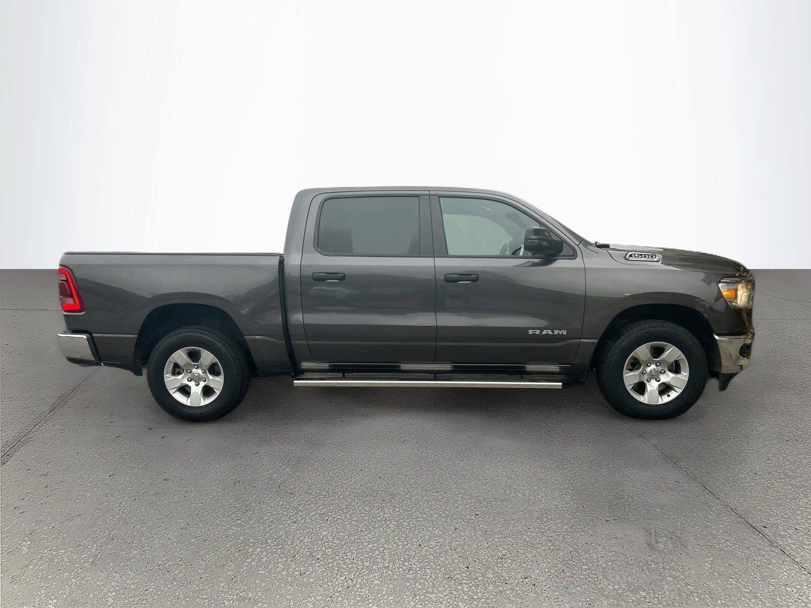 Used 2023 RAM 1500 Big Horn AWD/4WD image 3