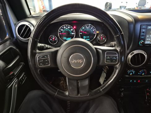 Used 2015 Jeep Wrangler Unlimited Rubicon w/ Connectivity Group AWD/4WD image 25