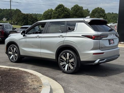 New 2025 Mitsubishi Outlander AWD image 8