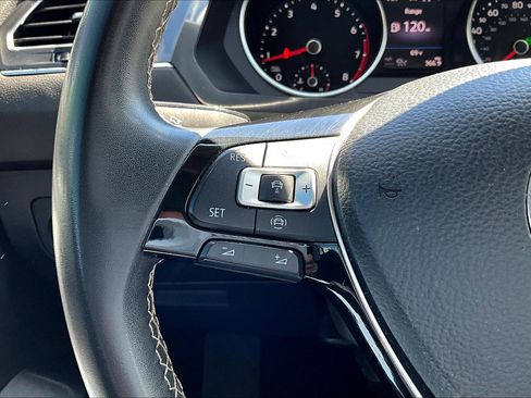 Used 2021 Volkswagen Tiguan SE image 18