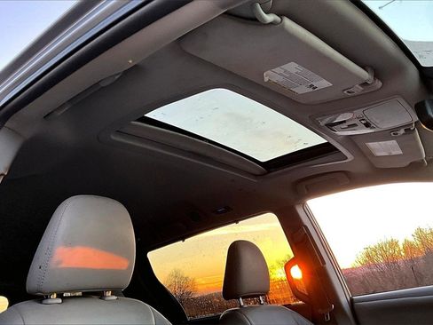 Used 2018 Toyota Sienna XLE w/ XLE Navigation Package image 21