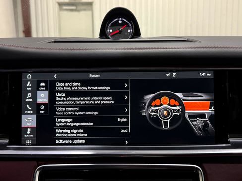 Used 2018 Porsche Panamera image 22