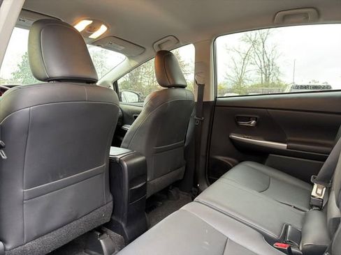 Used 2017 Toyota Prius V Five image 13