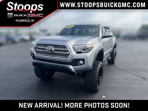 Used 2017 Toyota Tacoma TRD Off-Road w/ Tow Package (A/T) AWD/4WD image 1
