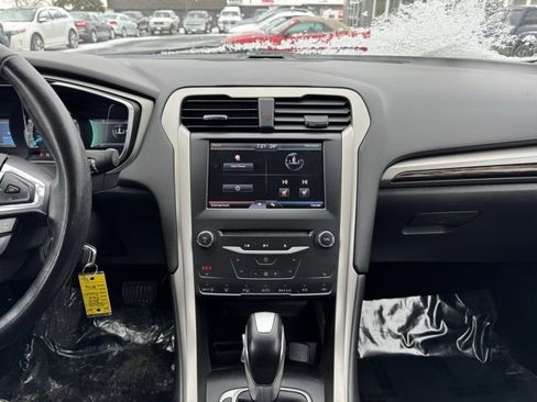 Used 2013 Ford Fusion SE image 2