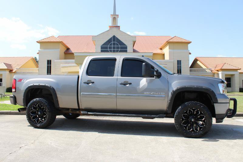 Used 2013 GMC Sierra 2500 Denali w/ Suspension Package, Off-Road AWD/4WD image 3