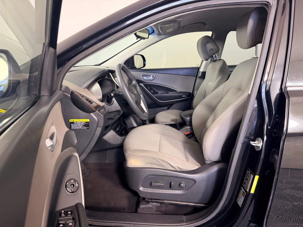 Used 2017 Hyundai Santa Fe SE AWD/4WD image 25