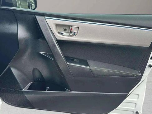 Used 2014 Toyota Corolla LE image 18