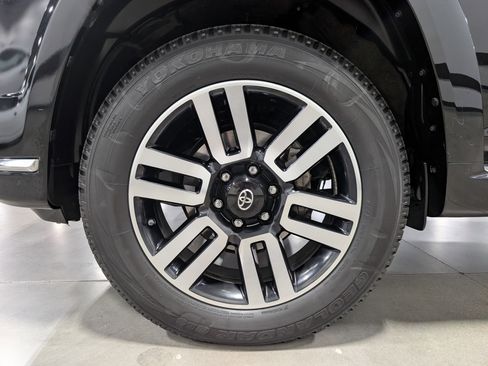 Used 2018 Toyota 4Runner Limited AWD/4WD image 9