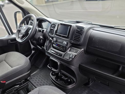 Used 2025 RAM ProMaster 2500 w/ U-Haul Equipment Group FWD image 8
