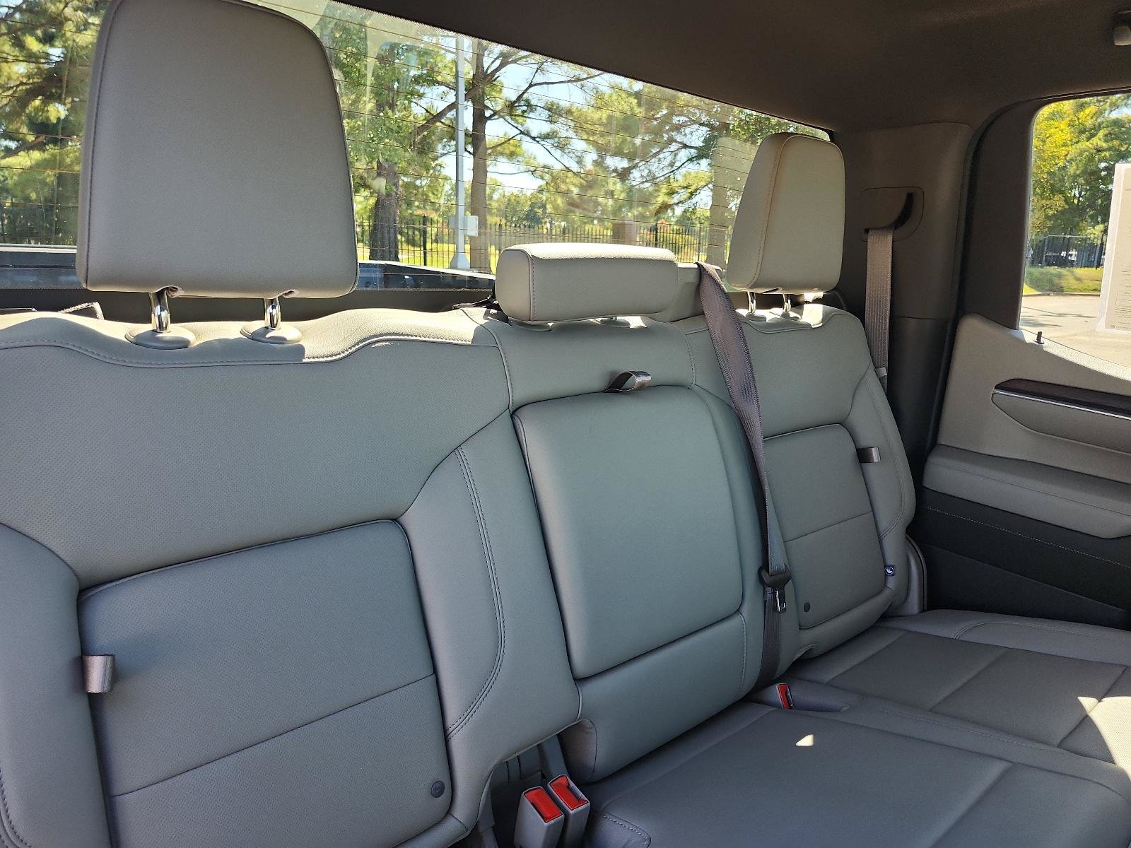 Used 2022 GMC Sierra 1500 SLT w/ SLT Premium Package AWD/4WD image 10