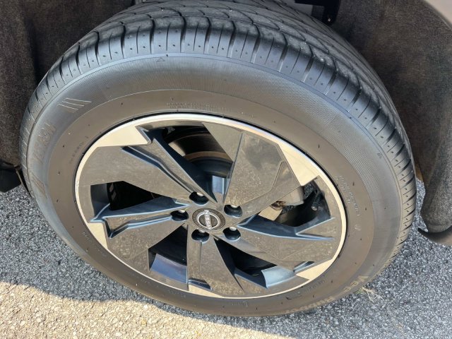 Used 2024 Nissan Rogue SV FWD image 11