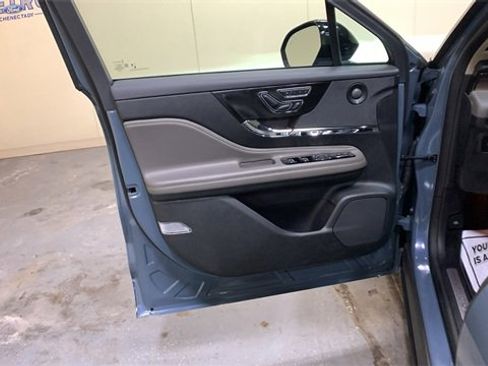 Used 2025 Lincoln Corsair Reserve w/ Equipment Group 202A image 28