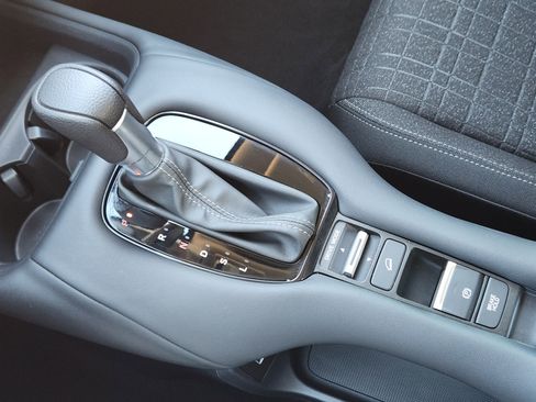 Certified 2023 Honda HR-V LX image 20