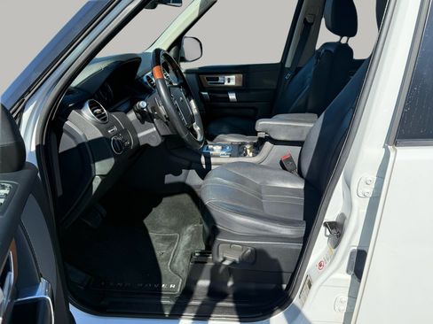Used 2016 Land Rover LR4 HSE image 9