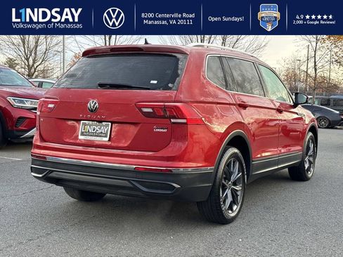Used 2022 Volkswagen Tiguan SE w/ Panoramic Sunroof Package image 2