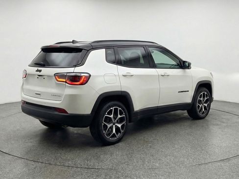 Used 2025 Jeep Compass Limited image 9