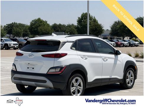 Used 2022 Hyundai Kona SEL FWD image 4