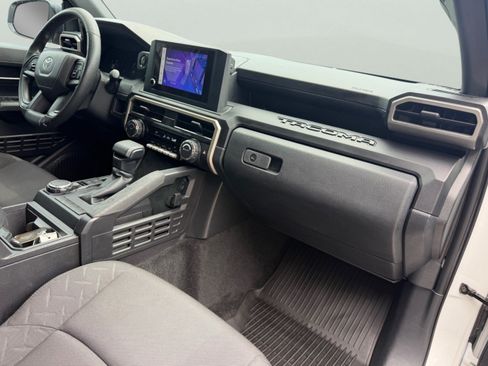 Used 2025 Toyota Tacoma SR AWD/4WD image 27