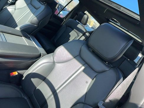New 2026 Jeep Grand Wagoneer Limited AWD/4WD image 9