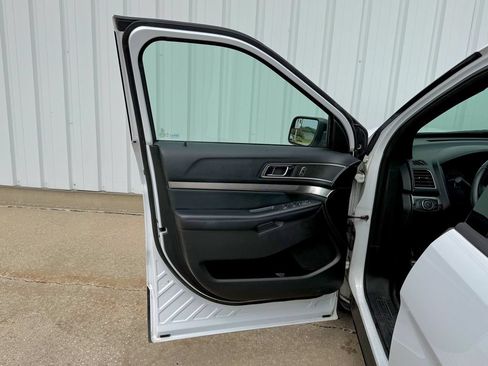 Used 2018 Ford Explorer XLT AWD/4WD image 15